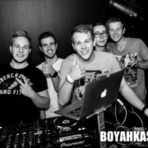 Boyahkasha_Glow2018_Party_2048px-1022