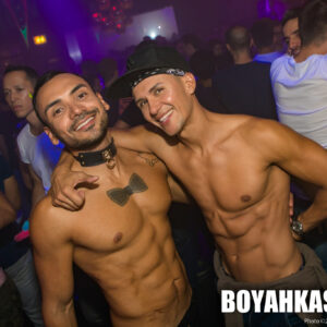 Boyahkasha_Glow2018_Party_2048px-1192